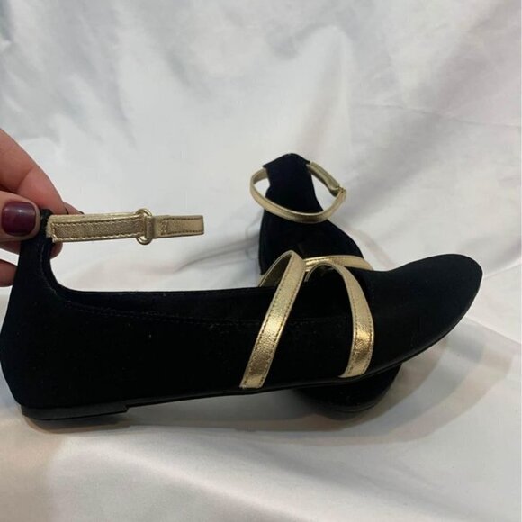 GIRLS American eagle shoes. Brand new. Never worn. Size 3.5. $20. Black/gold. - Picture 4 of 6